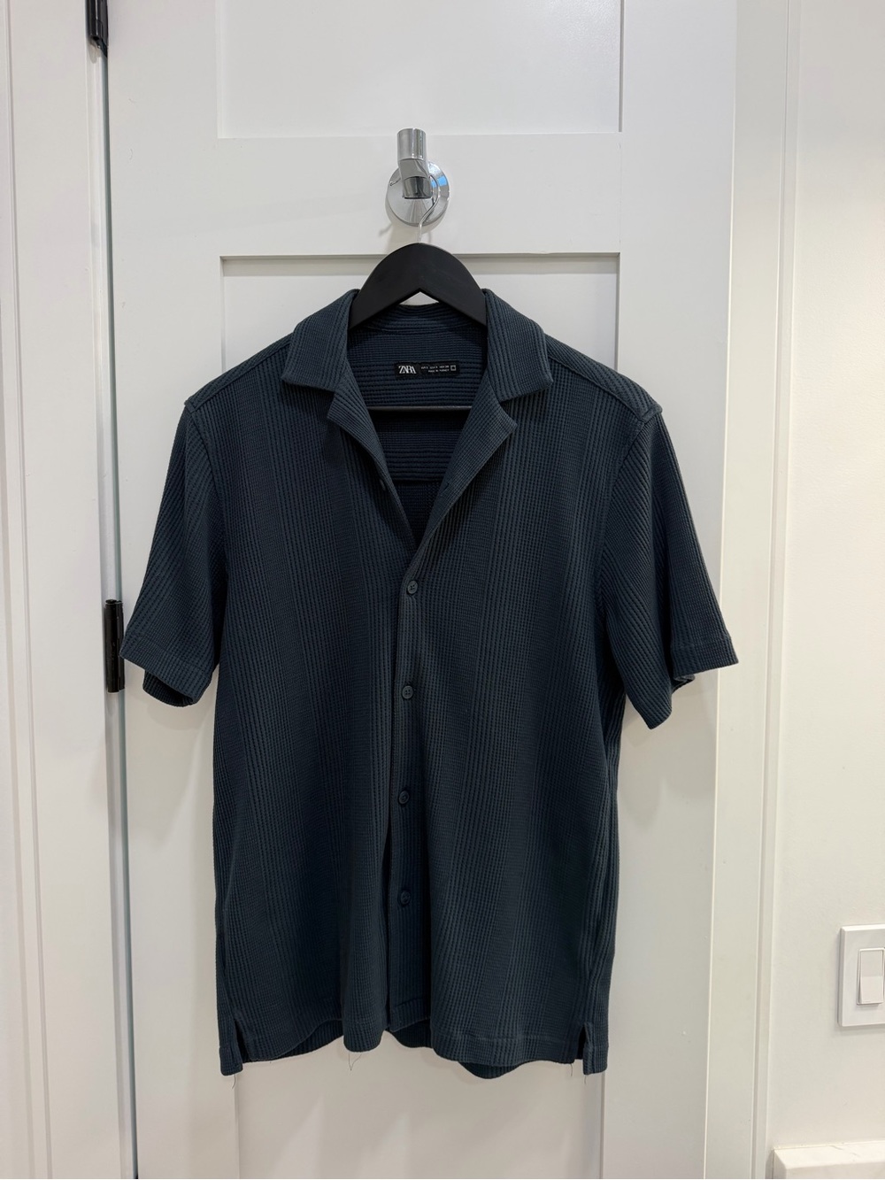 Zara Men’s Short-Sleeve Camp Collar Button-Down Shirt in Charcoal